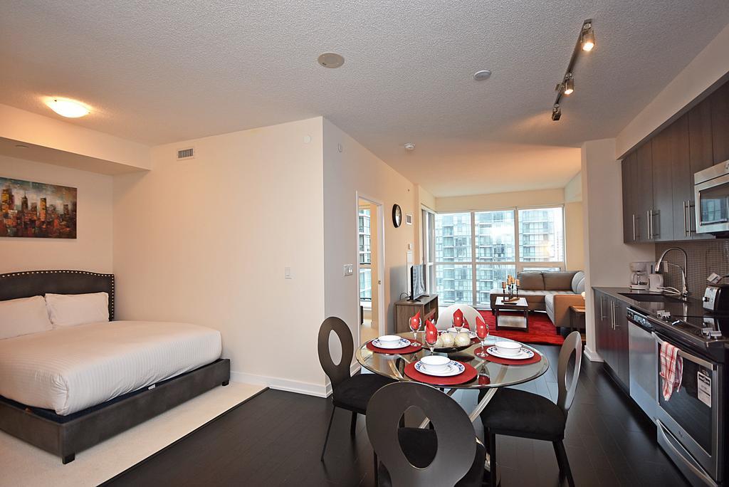 Royal Stays Furnished Apartments - Square One Mississauga Extérieur photo
