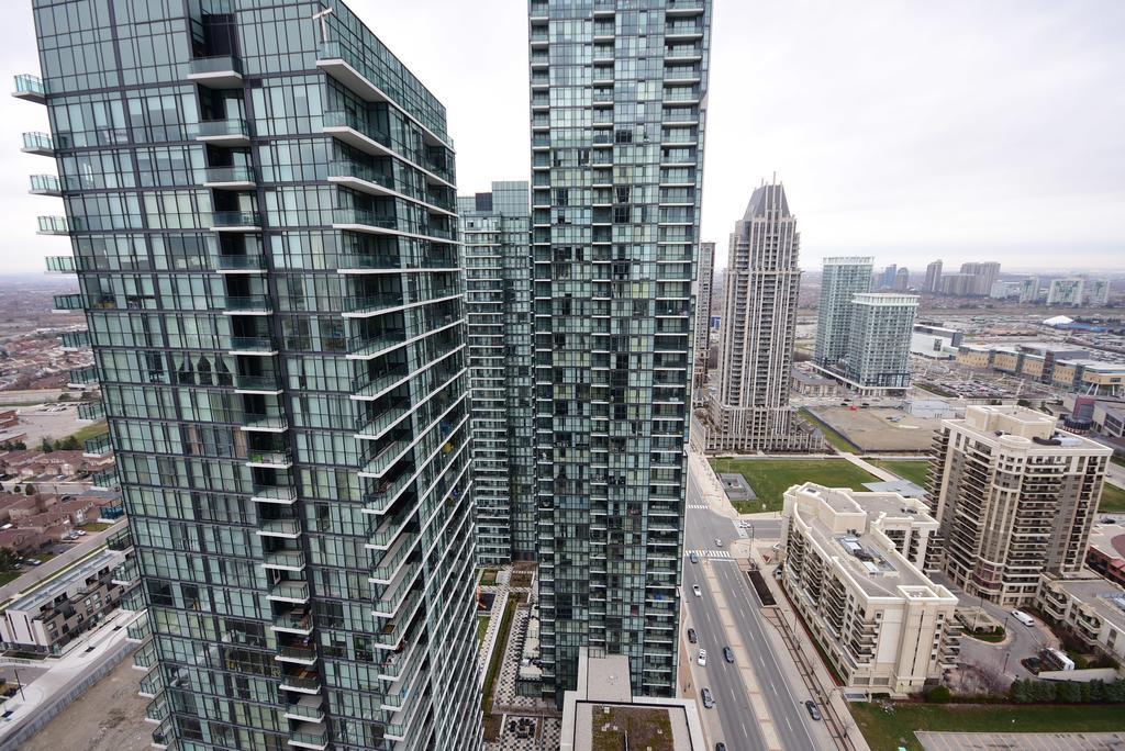 Royal Stays Furnished Apartments - Square One Mississauga Extérieur photo