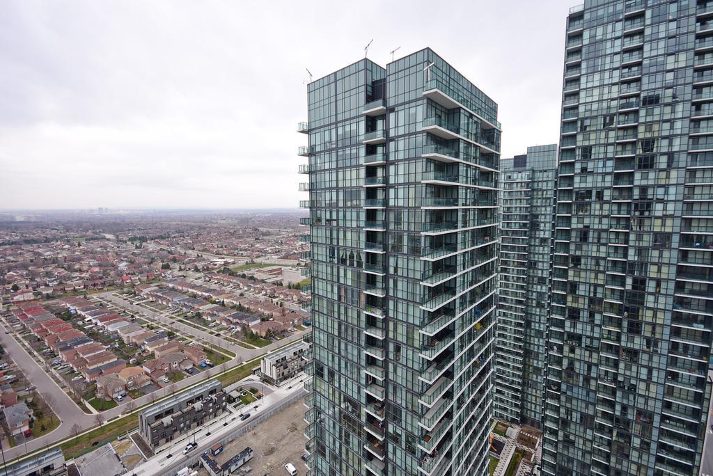 Royal Stays Furnished Apartments - Square One Mississauga Extérieur photo
