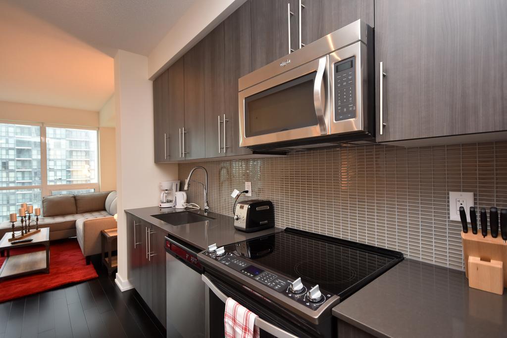 Royal Stays Furnished Apartments - Square One Mississauga Extérieur photo