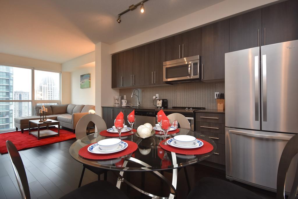 Royal Stays Furnished Apartments - Square One Mississauga Extérieur photo