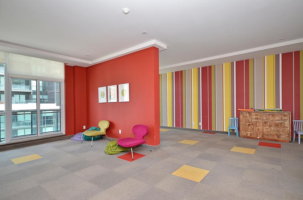 Royal Stays Furnished Apartments - Square One Mississauga Extérieur photo
