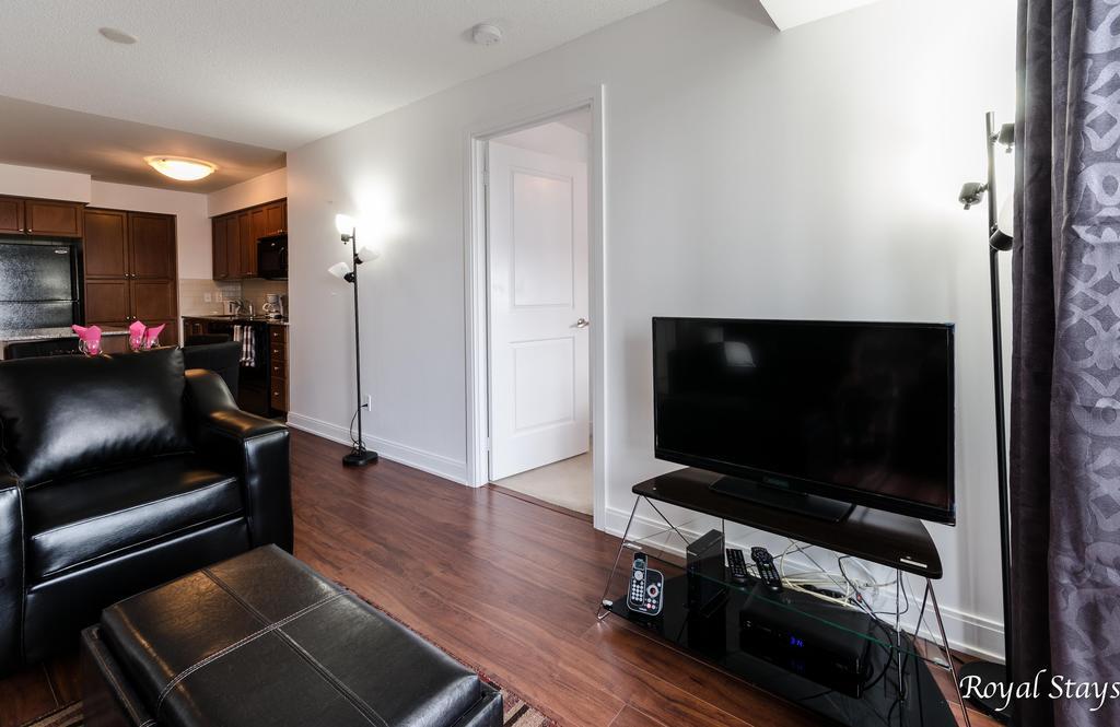 Royal Stays Furnished Apartments - Square One Mississauga Extérieur photo
