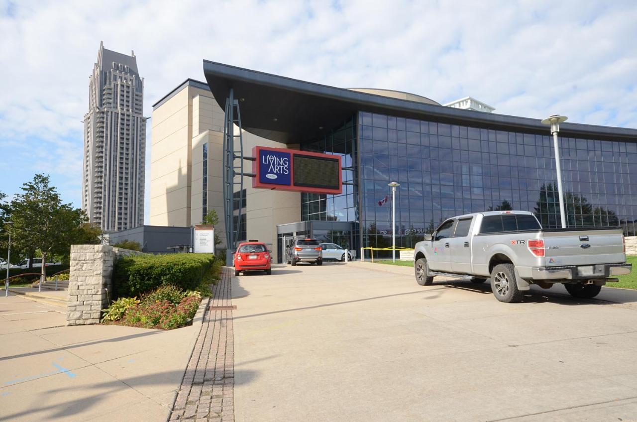 Royal Stays Furnished Apartments - Square One Mississauga Extérieur photo