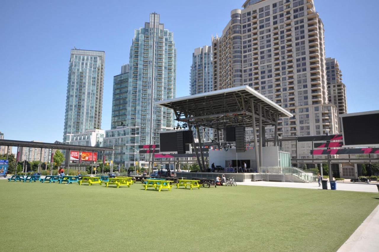 Royal Stays Furnished Apartments - Square One Mississauga Extérieur photo