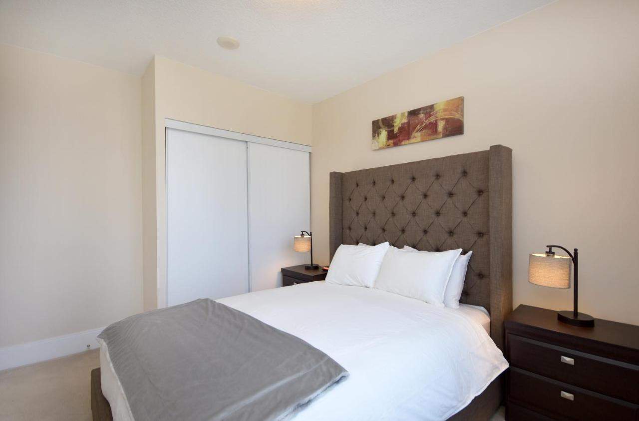 Royal Stays Furnished Apartments - Square One Mississauga Extérieur photo