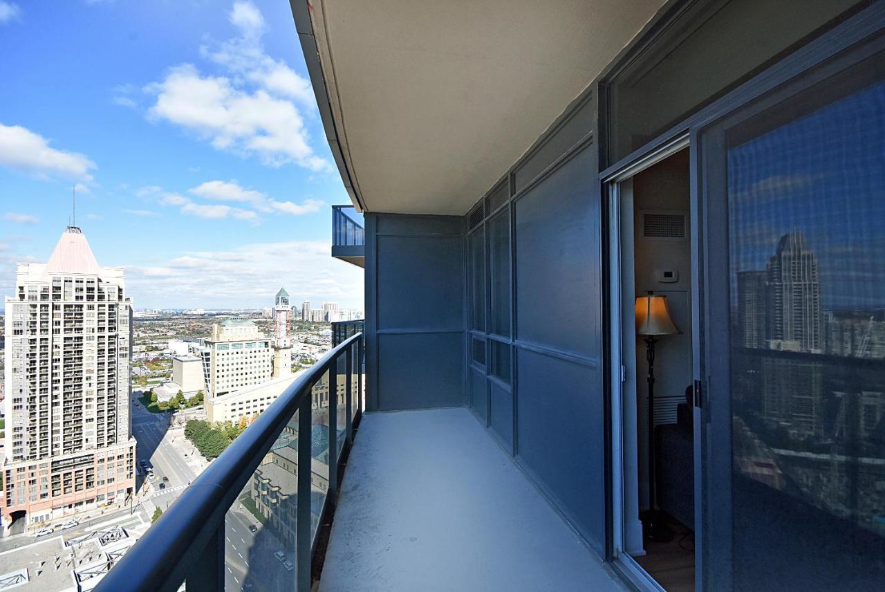 Royal Stays Furnished Apartments - Square One Mississauga Extérieur photo