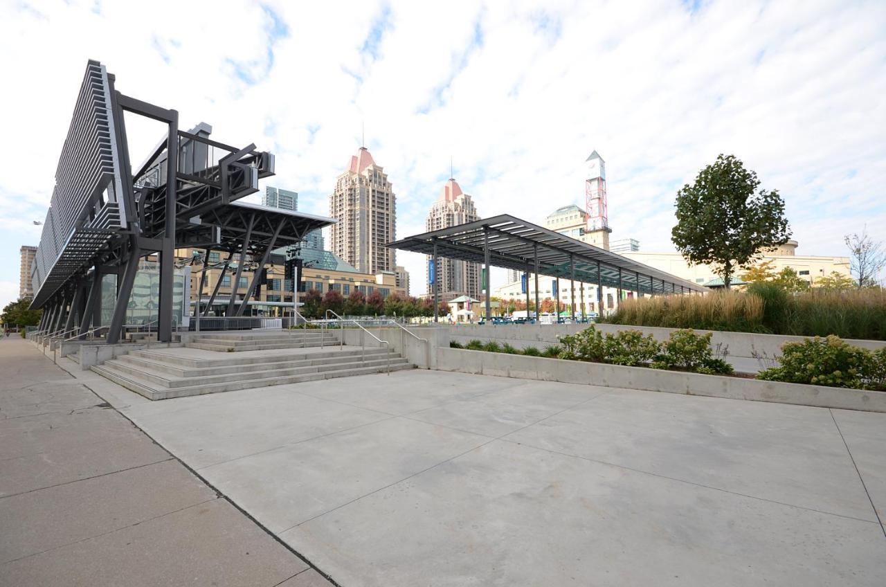 Royal Stays Furnished Apartments - Square One Mississauga Extérieur photo
