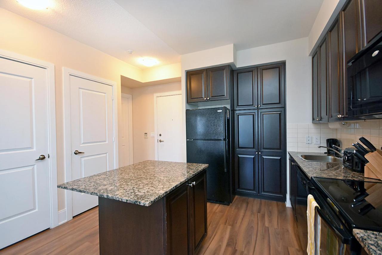 Royal Stays Furnished Apartments - Square One Mississauga Extérieur photo
