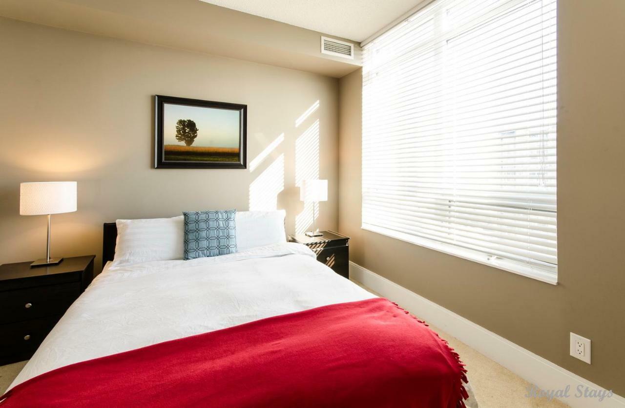 Royal Stays Furnished Apartments - Square One Mississauga Extérieur photo