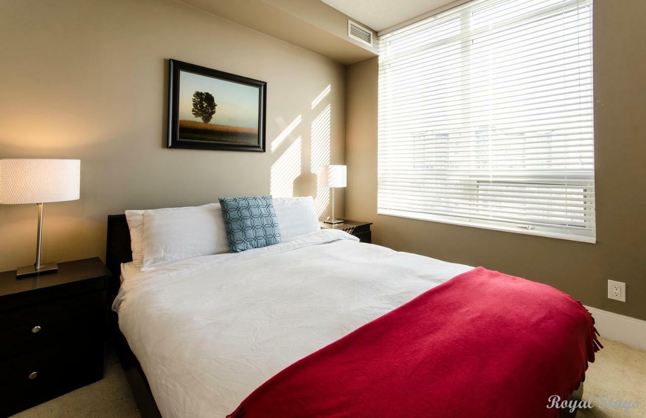 Royal Stays Furnished Apartments - Square One Mississauga Extérieur photo